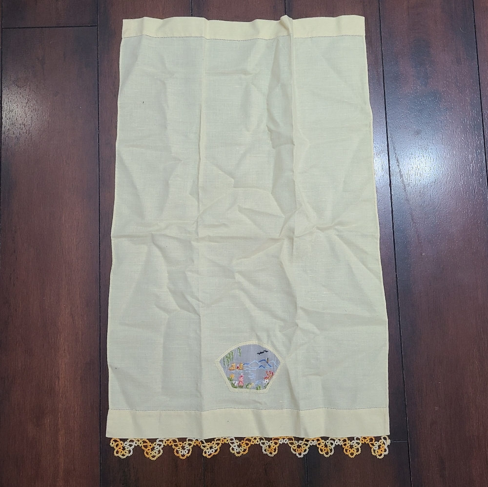 1970's Embroidered Tea Towel